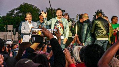 Men�ndez encabez� el inicio de las obras del nuevo hospital de Mariano Acosta