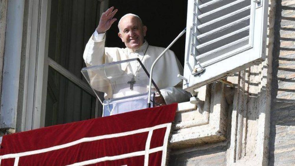 El Papa en el da de Todos los Santos: Ellos son el reflejo de la presencia de Dios