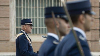 Domenico Giani recibe el t�tulo de Caballero de la Gran Cruz de la Orden Piana