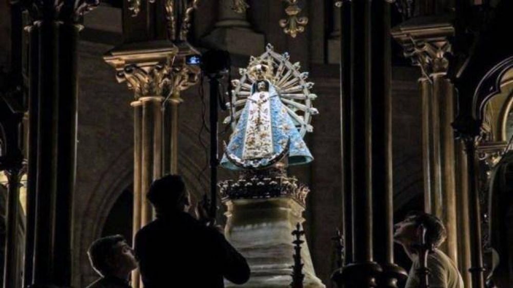 Llega maana domingo al pas la Virgen de Lujn que estuvo en Malvinas y fue restituida por Reino Unido
