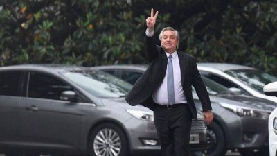 La desopilante y desigual batalla entre Alberto Fern�ndez y el gallo Claudio