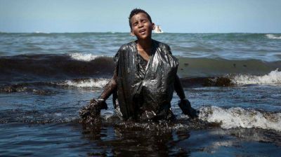 El derrame petrolero que afecta las playas de Brasil se deber�a a un barco griego