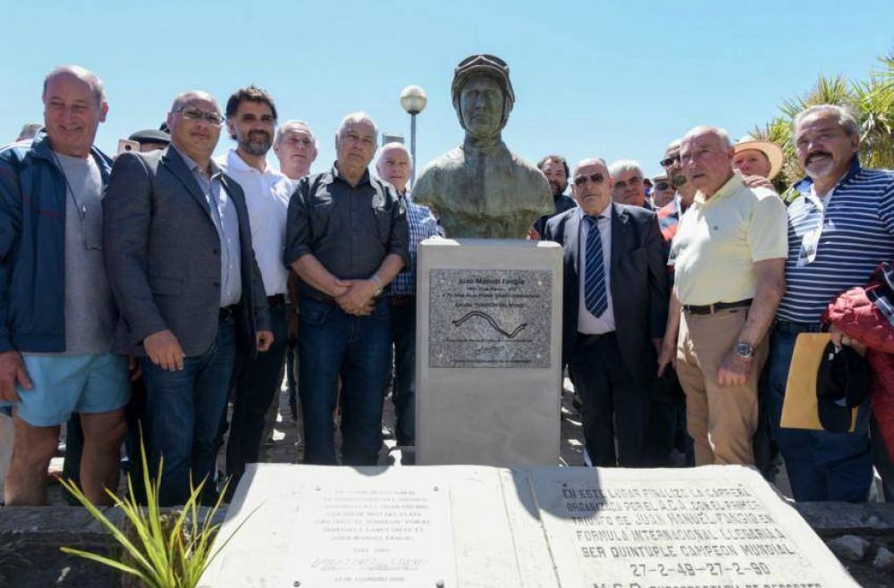 Se oficializ el monumento a Juan Manuel Fangio