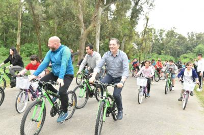 Fernando Gray entreg� 350 bicicletas a alumnos del Hogar Escuela