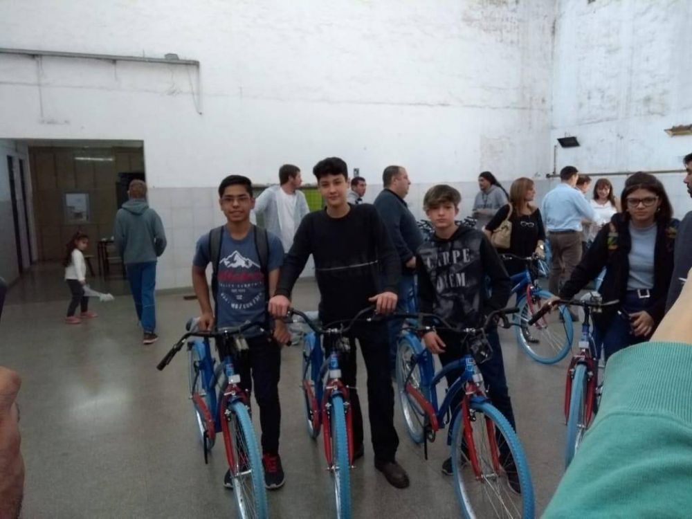 Entregaron bicicletas a m�s de 400 alumnos de T�cnicas