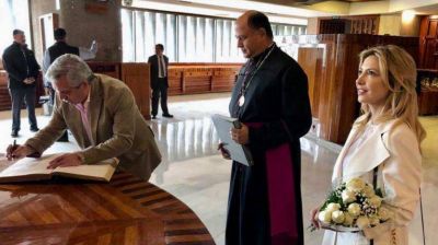 Alberto en M�xico: defensa a Vilma Ibarra, visita religiosa y pedido por Argentina