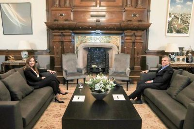 Vidal recibe fuego cruzado de Macri y ya enfrenta una interna en su armado