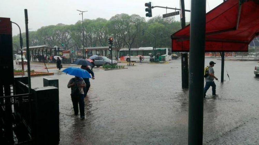 Diluvi en Buenos Aires y se inundaron varios barrios de la Capital
