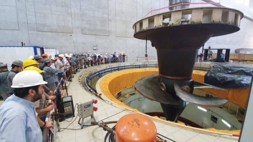 Realizan tareas de rehabilitacin de una turbina para ampliar y mantener la potencia instalada de la central hidroelctrica