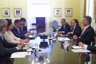 Mauricio Macri les pidi� a los ministros que expliquen las cifras de la econom�a y que defiendan su herencia