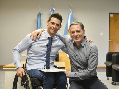 Fernando Gray entreg� subsidio por m�s de 800 mil pesos a deportista echeverriano