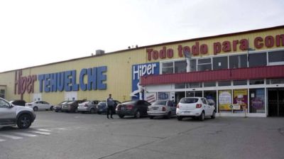 Mientras espera el Procedimiento de Crisis, Hipertehuelche cierra un supermercado en Comodoro