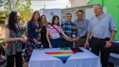 Zabaleta y Katopodis firmaron un convenio para promover los derechos de las personas LGTBI, junto a la diputada Victoria Donda