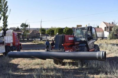 Reconectaron el ca�o que dej� a Plaza Huincul sin agua potable