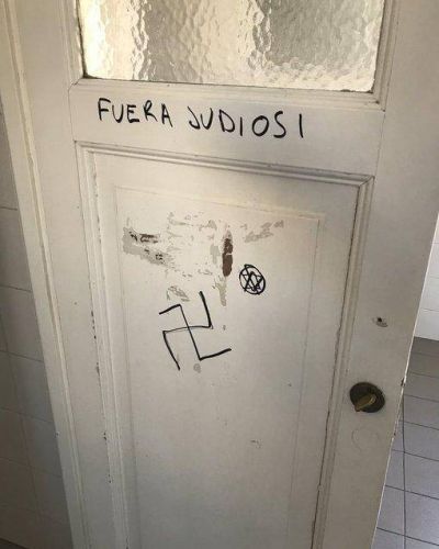 La Asociaci�n de Abogados Jud�os de la Rep�blica Argentina repudi� la pintada antisemita en la Facultad de Derecho