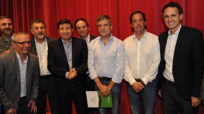 Intendentes bonaerenses acompa�aron a Arroyo en la presentaci�n del programa 