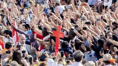 El desaf�o fundamental de los laicos es la santidad, recuerda Cardenal