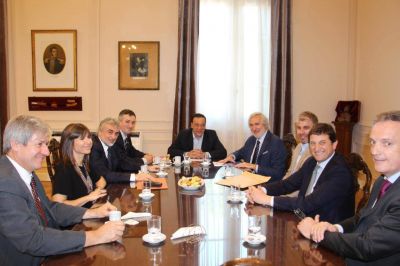 El Municipio de Z�rate firm� cuatro convenios con la Procuraci�n General de la Suprema Corte de Justicia provincial