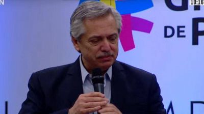 Alberto Fern�ndez revel� que habl� con Macron y dijo que le pidi� a Pi�era que 