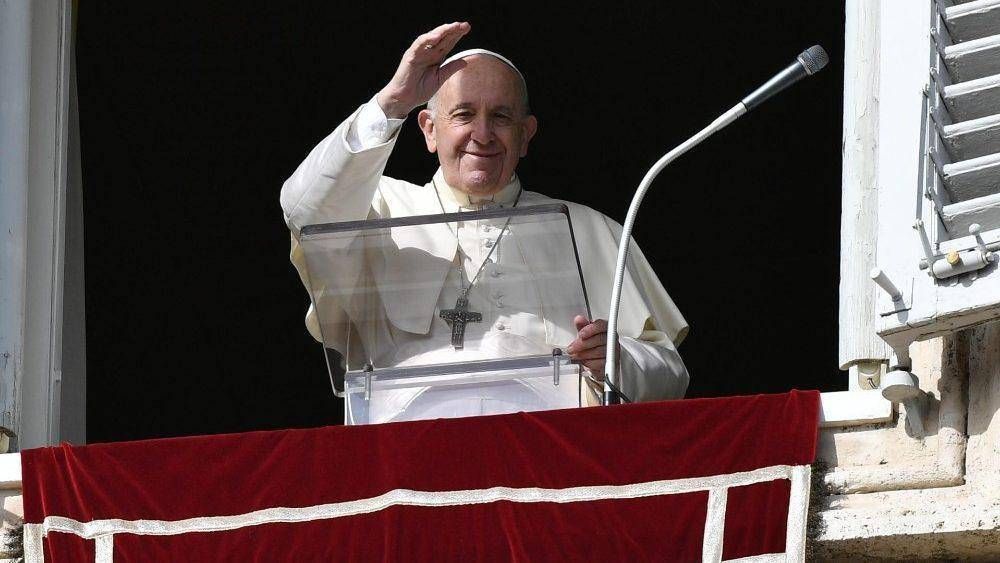 Dilogo, democracia y empleo digno. Mensaje del Papa despus de ngelus