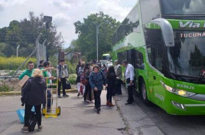 Ex trabajadores de El R�pido cortan el acceso a la terminal por falta de pago