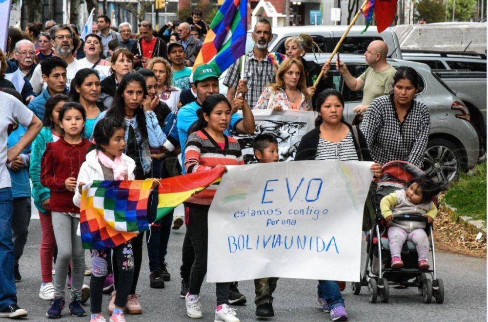 Marcharon en el centro contra el golpe de Estado en Bolivia
