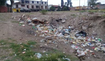 Ins�lito: micro basural frente a un negocio que paga una tasa de impacto ambiental
