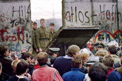 Los obispos europeos dicen que la ca�da del muro de Berl�n fue �prof�tica�