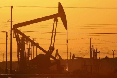 Irán descubre un campo petrolero con reservas de 53.000 millones de barriles