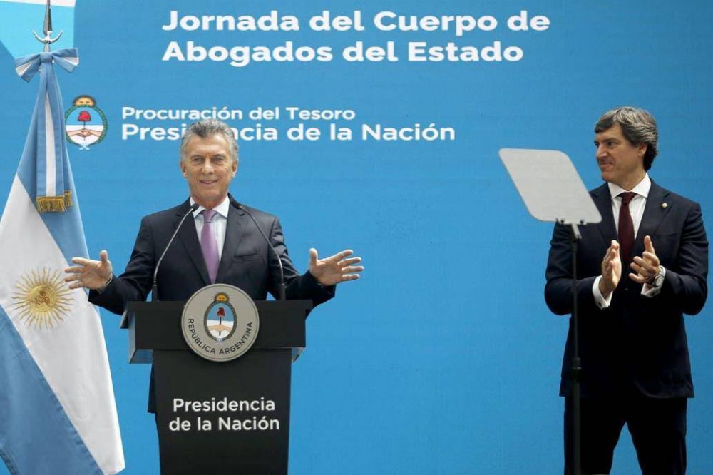 Mauricio Macri firma el decreto que transfiere a la Justicia el programa de testigos protegidos