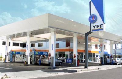 A la espera de YPF, las privadas preparan una suba de la nafta de 5% para esta semana