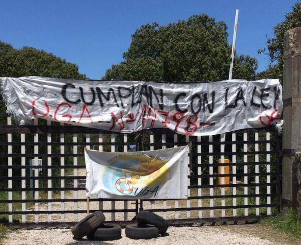 Manifestacin de los guardavidas del Sur en la Ruta 11 por inclumplientos laborales en balnearios