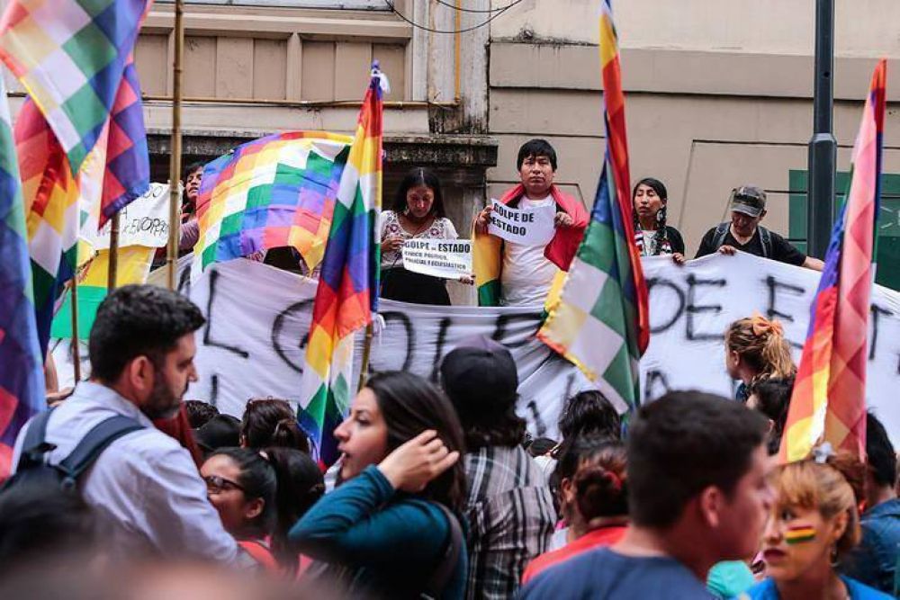 Organizaciones sindicales y polticas colmaron la Plaza de Mayo contra el Golpe en Bolivia