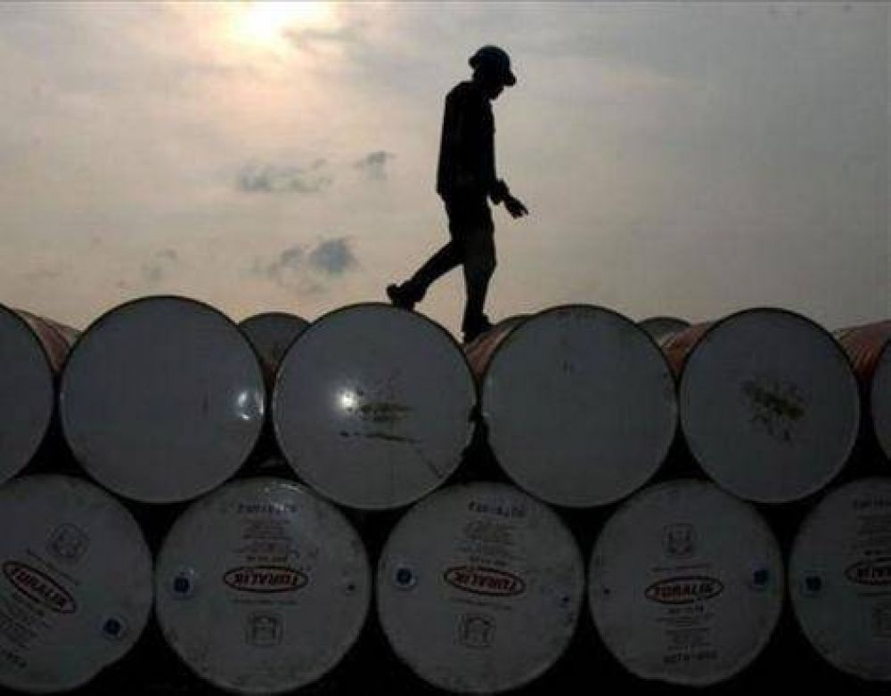 Crudo cae m�s de 1% ante incertidumbre por negociaci�n comercial EEUU-China