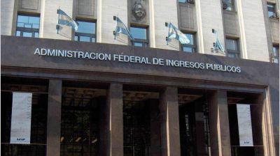 Retenciones, bienes personales y fondos de ANSeS mejorar�an ingresos fiscales en 2,1% del PBI