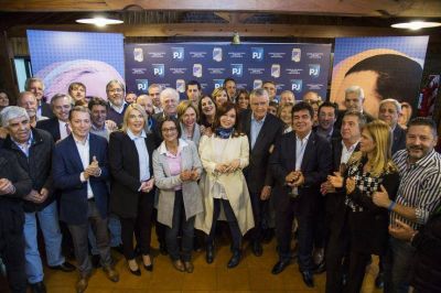 Doctrina peronista: proponen abrir el debate y que la unidad sea la cuarta bandera del movimiento