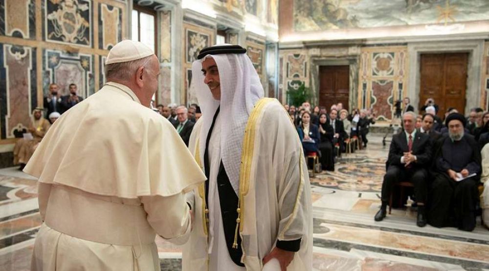 El Papa firma una declaracin sobre la salud mundial con el Prncipe de Abu Dhabi