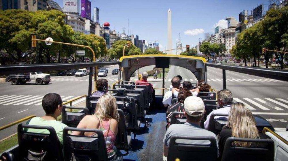 Proponen crear en la Ciudad un nuevo impuesto a los turistas extranjeros