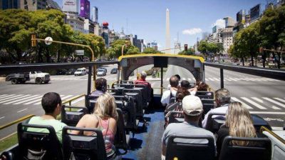 Proponen crear en la Ciudad un nuevo impuesto a los turistas extranjeros