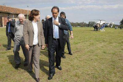 Scioli cort� las cintas del repavimentado camino a Carlos Keen