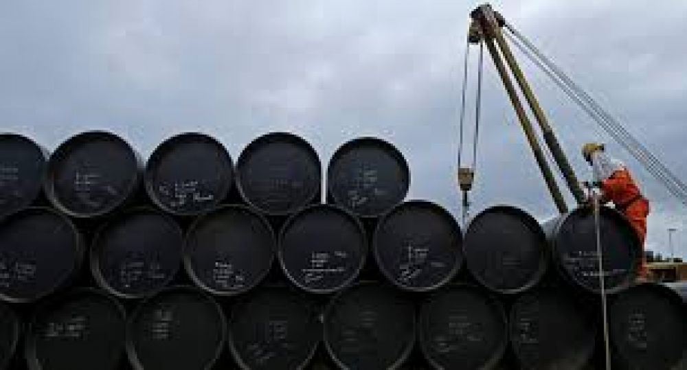 El precio del petróleo cayó por sobreoferta y conflicto EE.UU-China