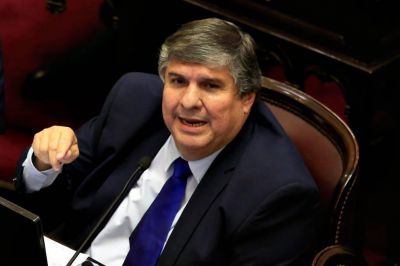 Cristina Kirchner impulsa al formose�o Jos� Mayans como jefe de bloque en el Senado