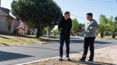 De Jes�s supervis� la pavimentaci�n de la Diagonal H�roes de Malvinas, en Las Toninas
