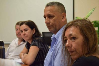 Con problemas en el servicio de agua potable y facturaci�n del Iprodha, vecinos llegan a la Defensor�a