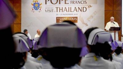 Llevar el amor sanador de Cristo a los que sufren, pidi� el Papa
