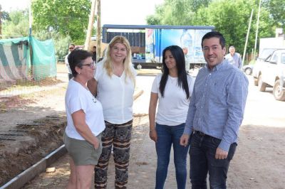 Leo Nardini visit� uno de los nuevos pavimentos que se realizan en Sourdeaux