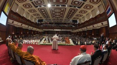 El Papa a l�deres religiosos: �Garantizar a las j�venes generaciones su derecho al futuro�
