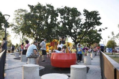 Puesta en valor de la plaza �El tri�ngulo de los ni�os� de Grand Bourg