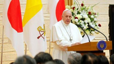 El Papa a las Autoridades: El di�logo es la �nica arma digna del ser humano