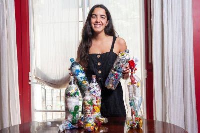 Botellas de Amor: la forma de reciclar pl�sticos que uni� a miles de j�venes